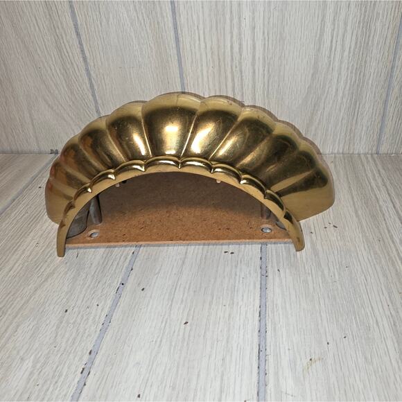 Vtg Gold Tone Victorian Ribbed Wall Pocket Planter Wall Decor Hollywood Regency - Picture 2 of 5